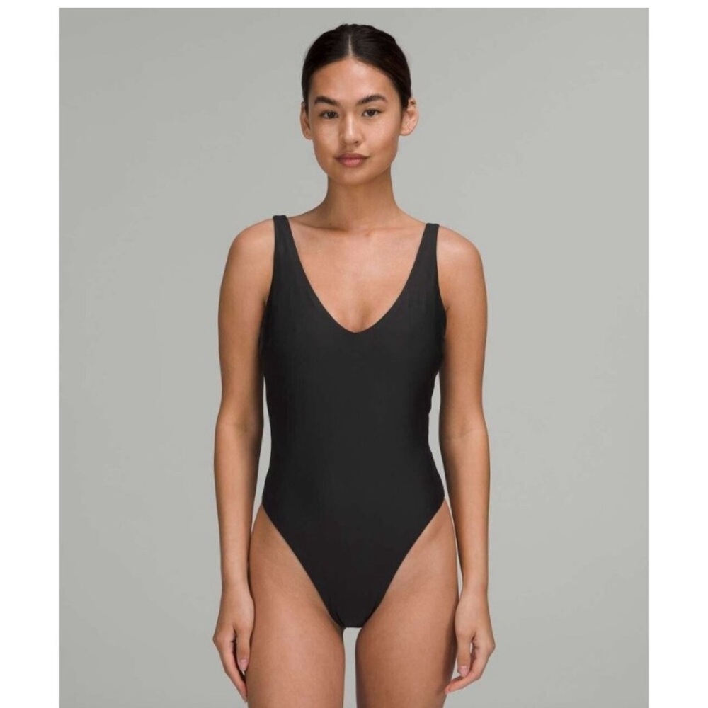 BNWT Lululemon waterside one piece swimsuit B/C cup size small
